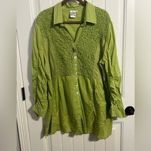 #8550. Parsley & Sage Women's Long Ruched Sleeve Green Tunic.. Size 2X